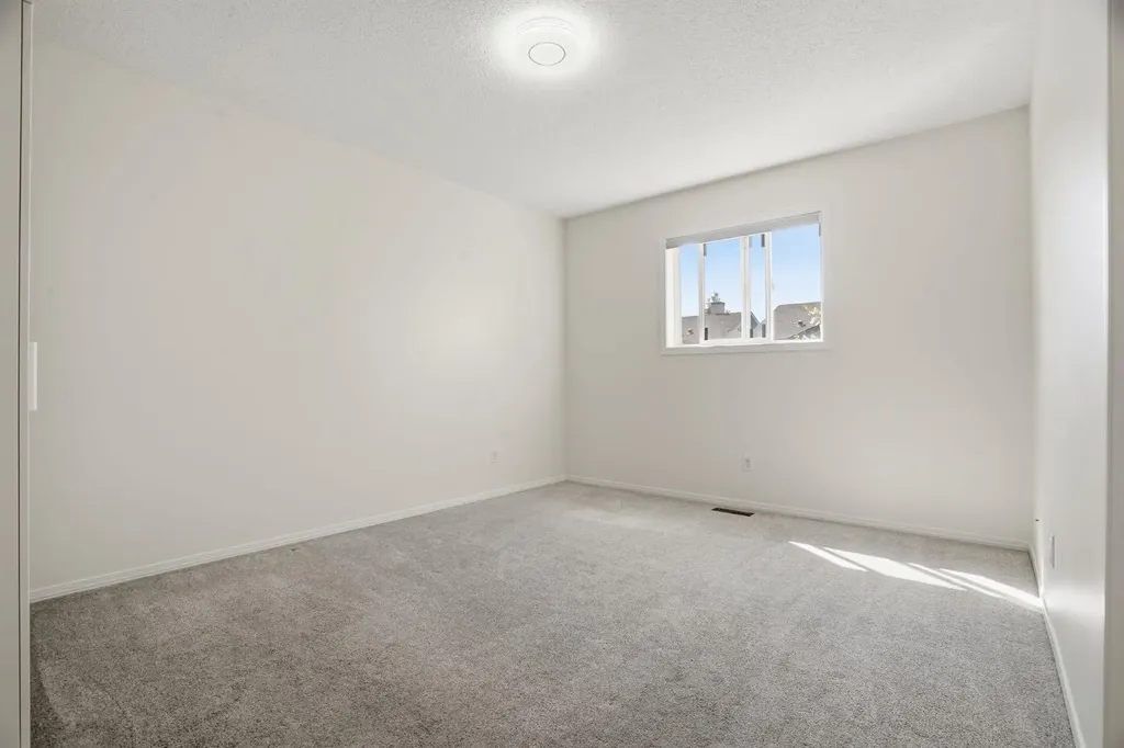 760 Railway Gate SW Airdrie AB T4B 3C5