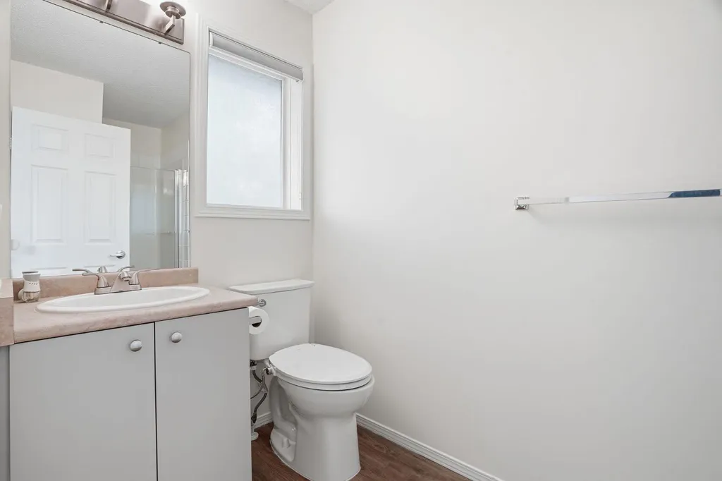760 Railway Gate SW Airdrie AB T4B 3C5