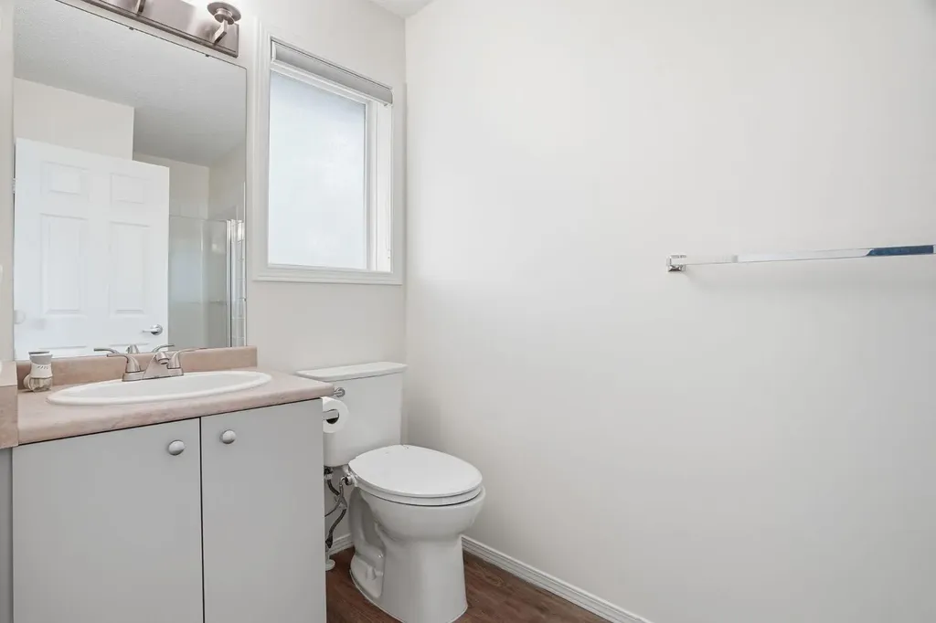 760 Railway Gate SW Airdrie AB T4B 3C5