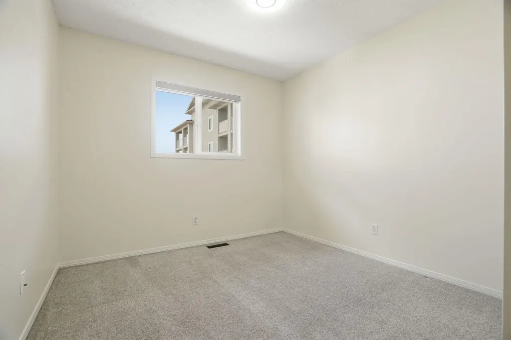 760 Railway Gate SW Airdrie AB T4B 3C5