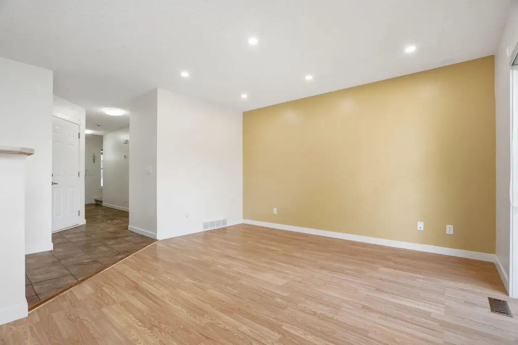 760 Railway Gate SW Airdrie AB T4B 3C5