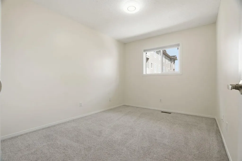 760 Railway Gate SW Airdrie AB T4B 3C5