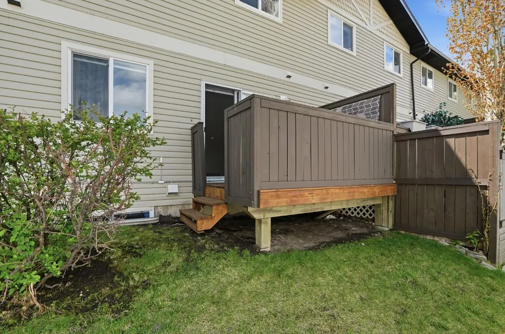 760 Railway Gate SW Airdrie AB T4B 3C5