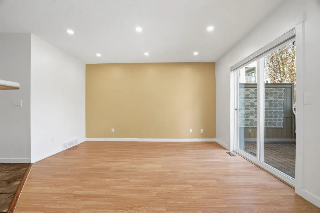 760 Railway Gate SW Airdrie AB T4B 3C5