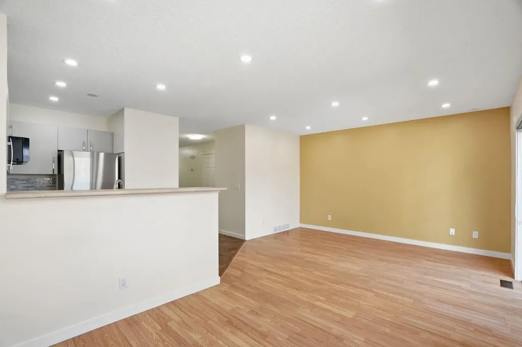 760 Railway Gate SW Airdrie AB T4B 3C5