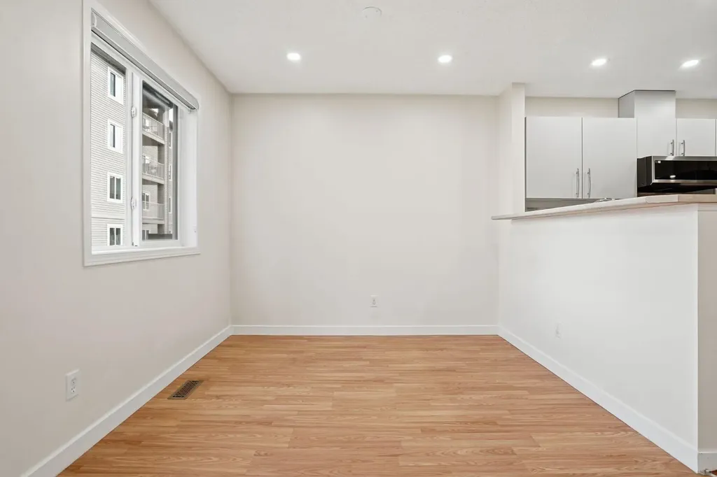 760 Railway Gate SW Airdrie AB T4B 3C5