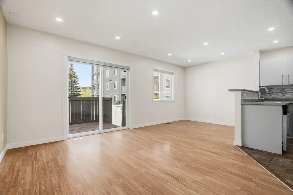 760 Railway Gate SW Airdrie AB T4B 3C5