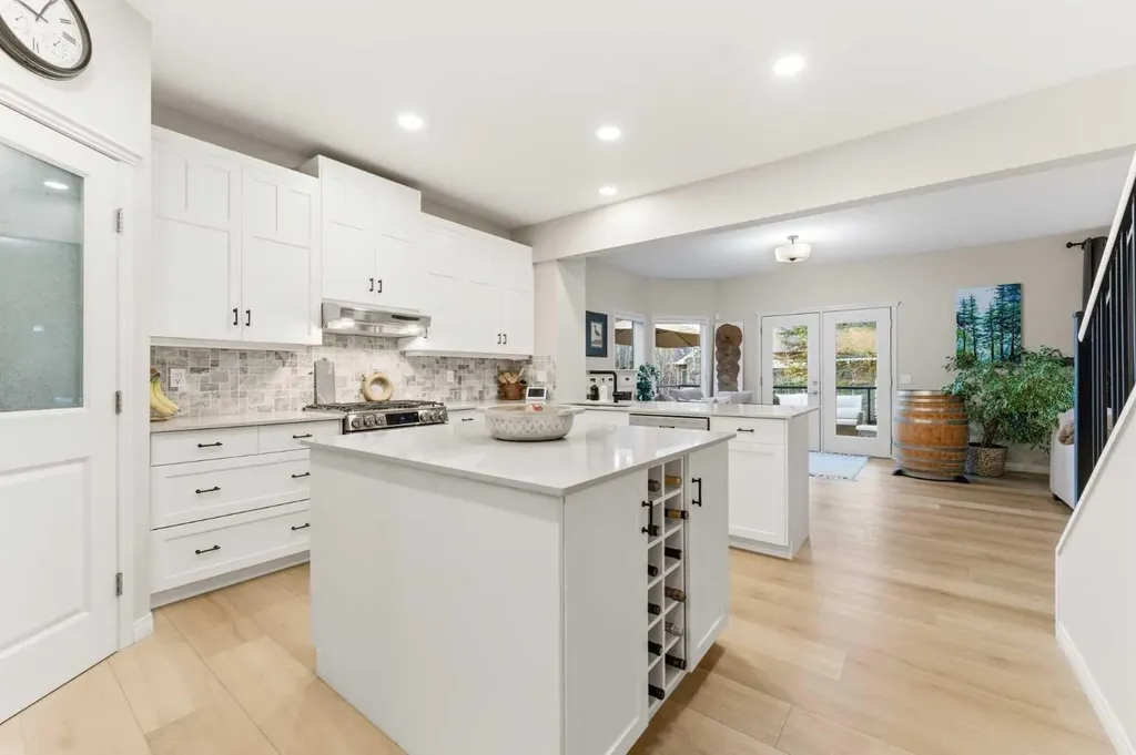 74 Evercreek Bluffs Road SW Calgary AB T2Y 4P2