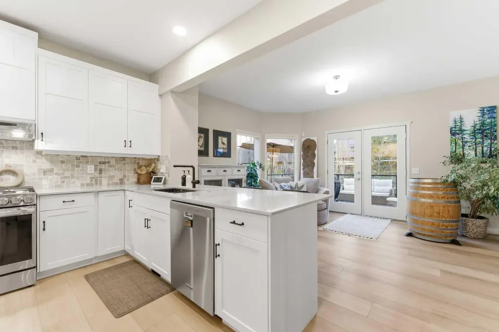 74 Evercreek Bluffs Road SW Calgary AB T2Y 4P2