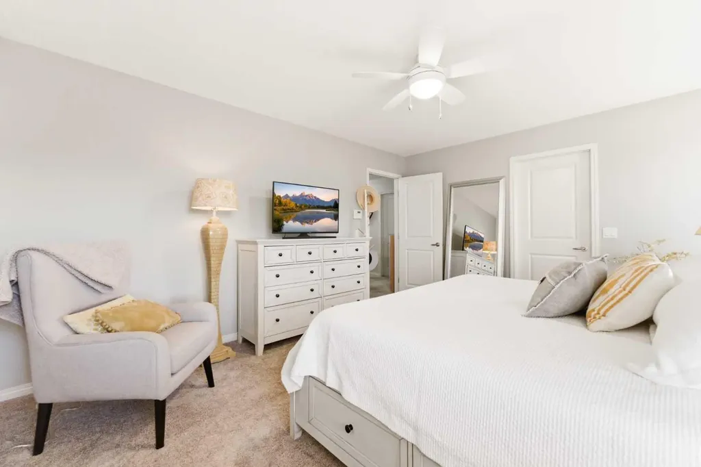 74 Evercreek Bluffs Road SW Calgary AB T2Y 4P2