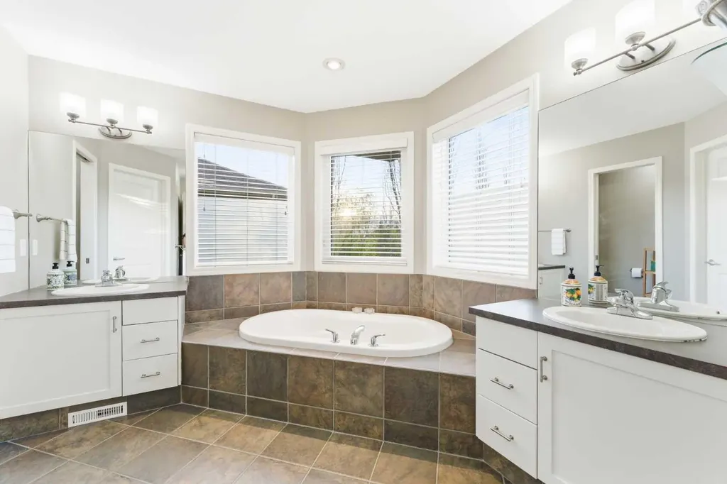 74 Evercreek Bluffs Road SW Calgary AB T2Y 4P2