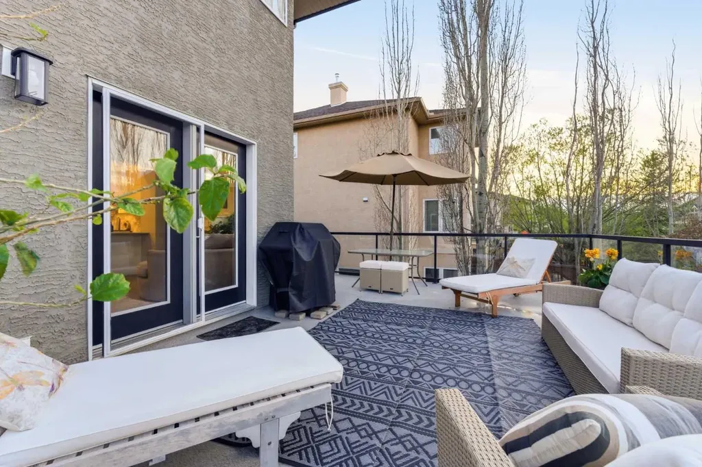 74 Evercreek Bluffs Road SW Calgary AB T2Y 4P2