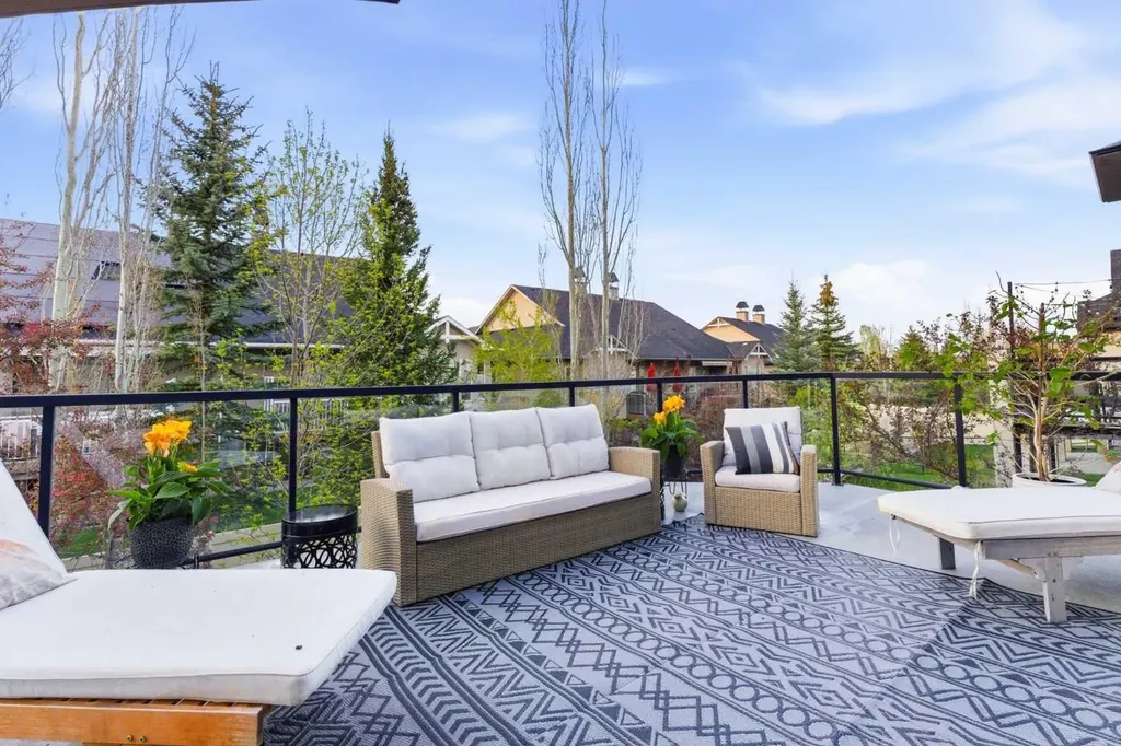 74 Evercreek Bluffs Road SW Calgary AB T2Y 4P2