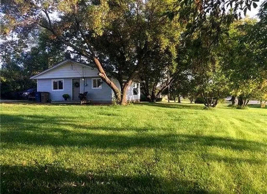 9930 103 Avenue Plamondon AB T0A 2T0