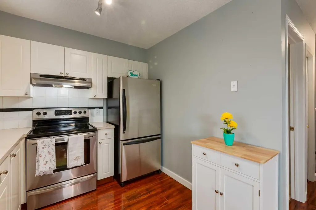 126 Harvest Gold Place NE Calgary AB T3K 4Y2