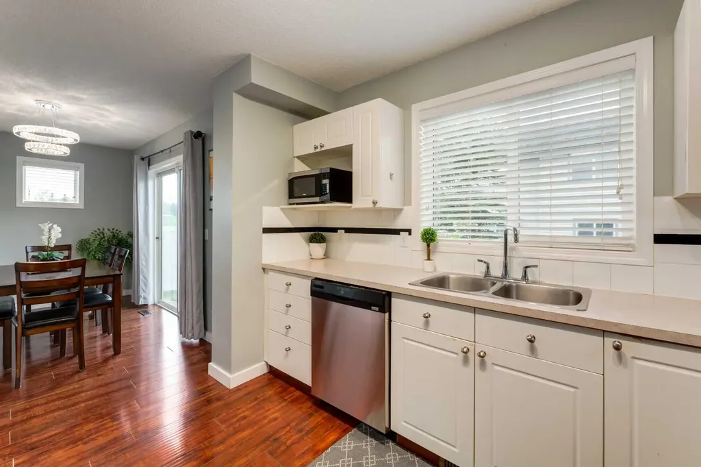 126 Harvest Gold Place NE Calgary AB T3K 4Y2