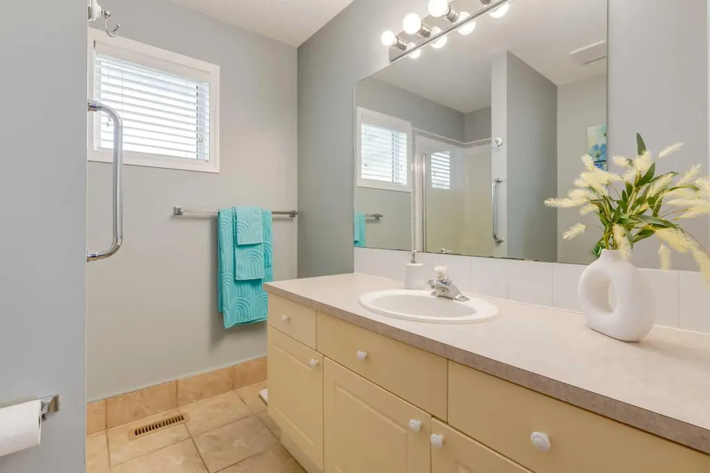 126 Harvest Gold Place NE Calgary AB T3K 4Y2