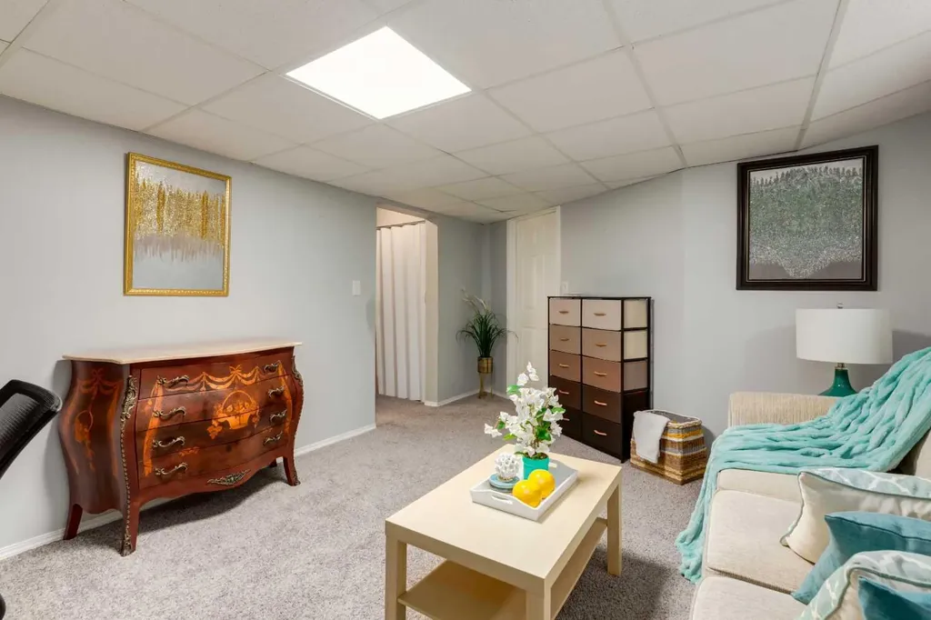 126 Harvest Gold Place NE Calgary AB T3K 4Y2