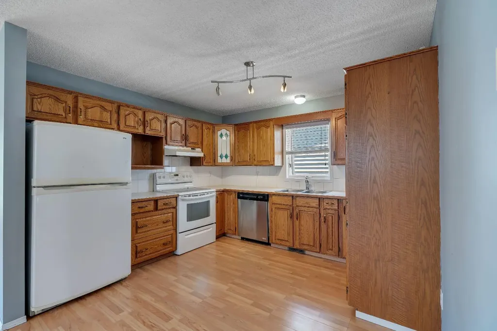 260 Erin Woods Drive SE Calgary AB T2B 3B9