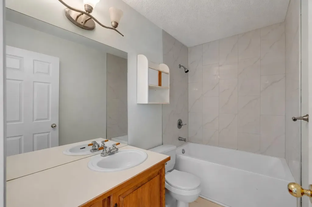 260 Erin Woods Drive SE Calgary AB T2B 3B9