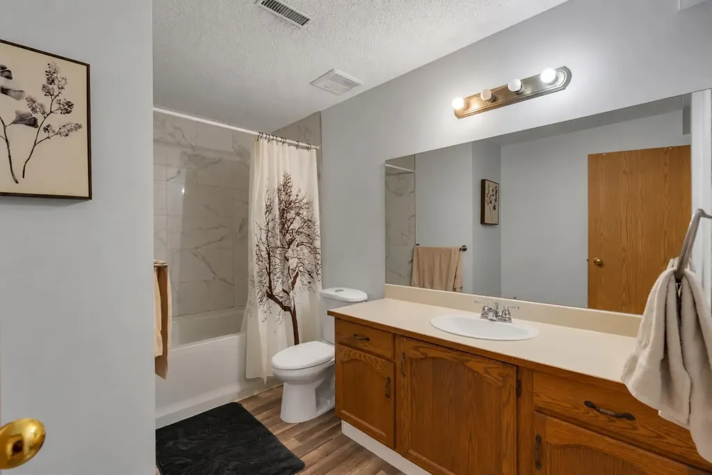 260 Erin Woods Drive SE Calgary AB T2B 3B9