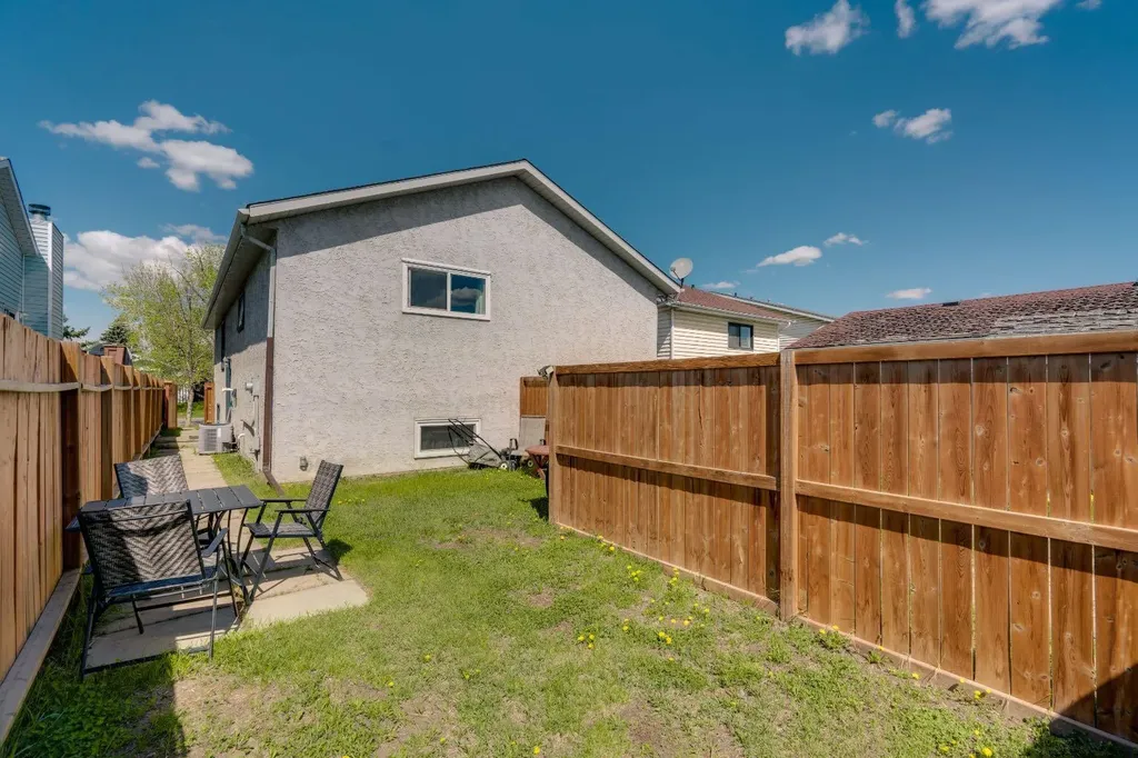 260 Erin Woods Drive SE Calgary AB T2B 3B9