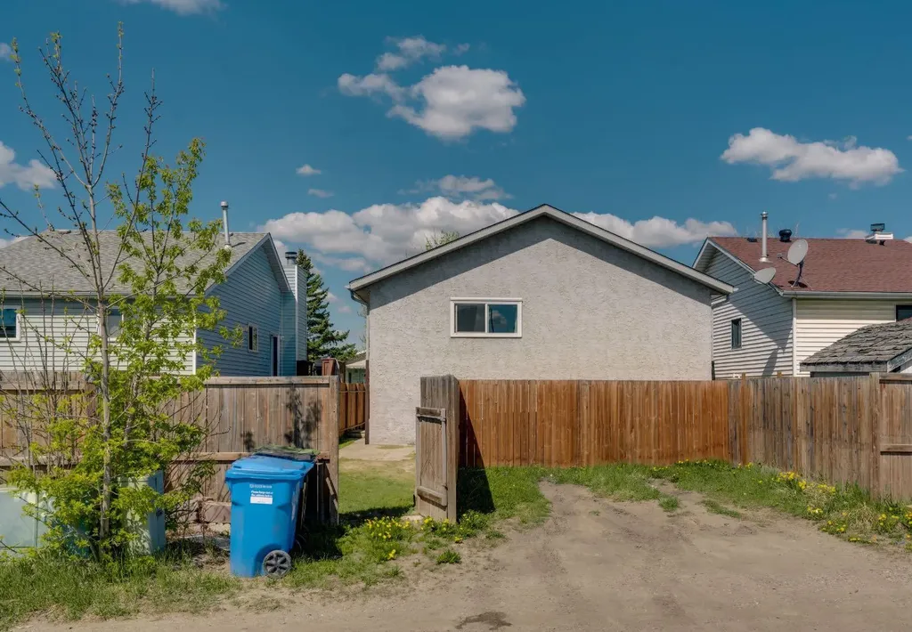 260 Erin Woods Drive SE Calgary AB T2B 3B9