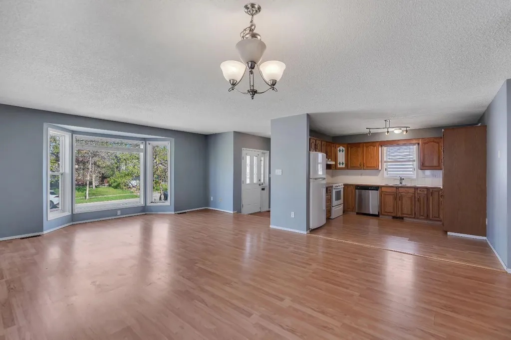 260 Erin Woods Drive SE Calgary AB T2B 3B9