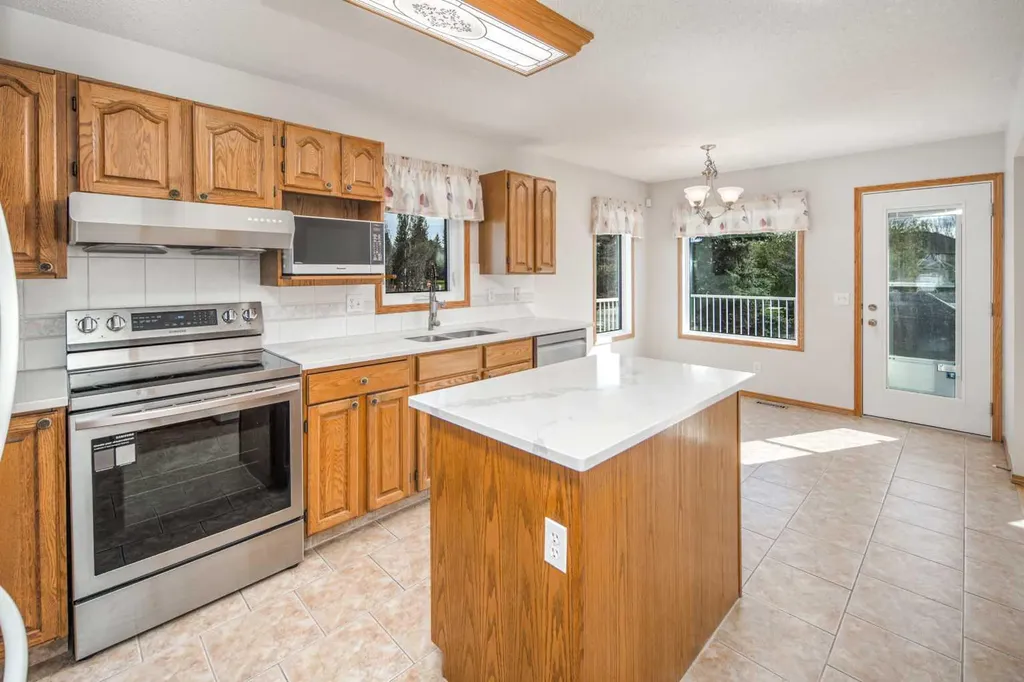 149 Sceptre Court NW Calgary AB T3L 1X9