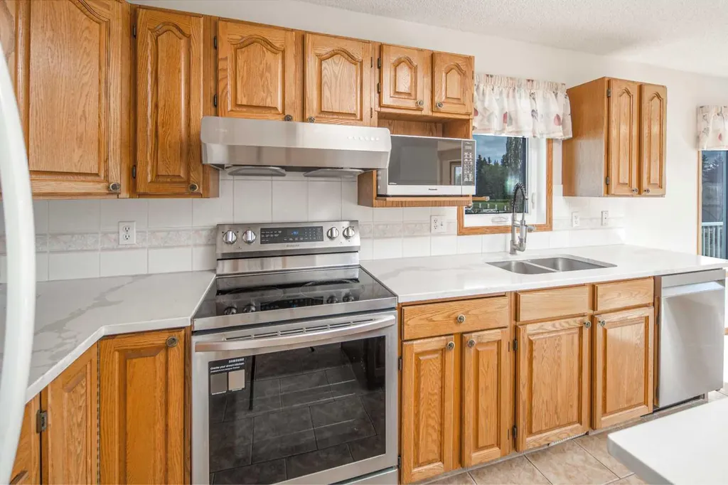 149 Sceptre Court NW Calgary AB T3L 1X9