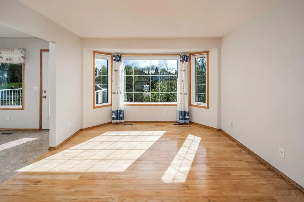 149 Sceptre Court NW Calgary AB T3L 1X9