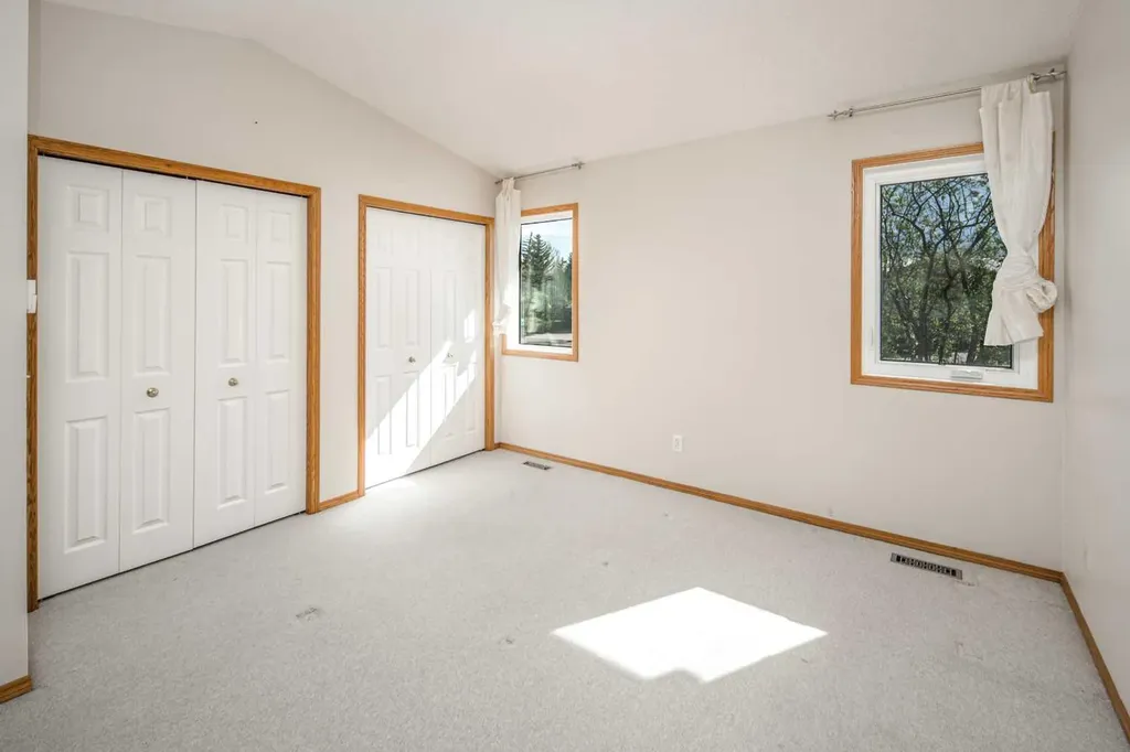 149 Sceptre Court NW Calgary AB T3L 1X9