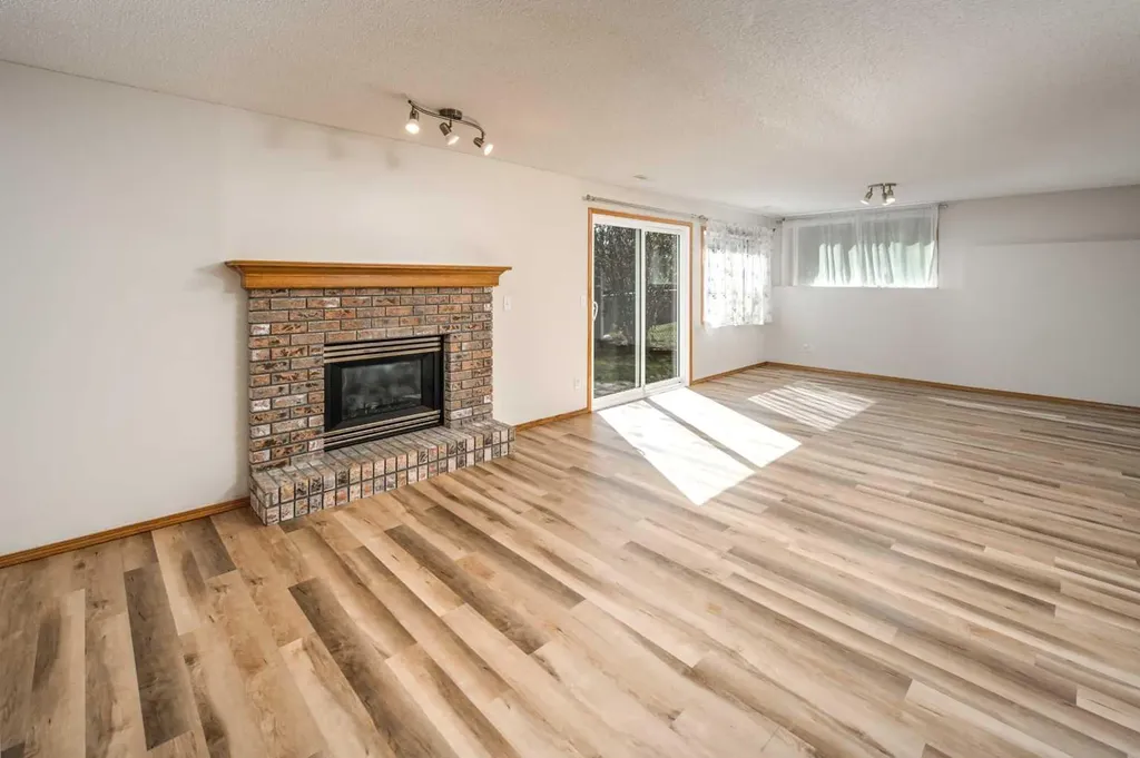 149 Sceptre Court NW Calgary AB T3L 1X9
