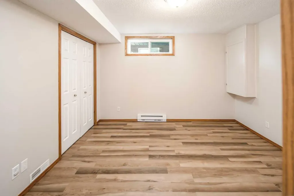 149 Sceptre Court NW Calgary AB T3L 1X9