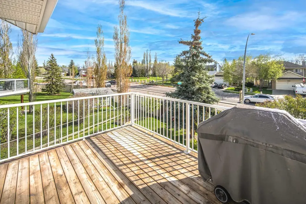 149 Sceptre Court NW Calgary AB T3L 1X9