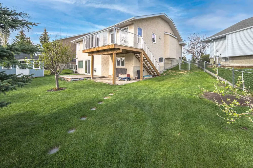149 Sceptre Court NW Calgary AB T3L 1X9