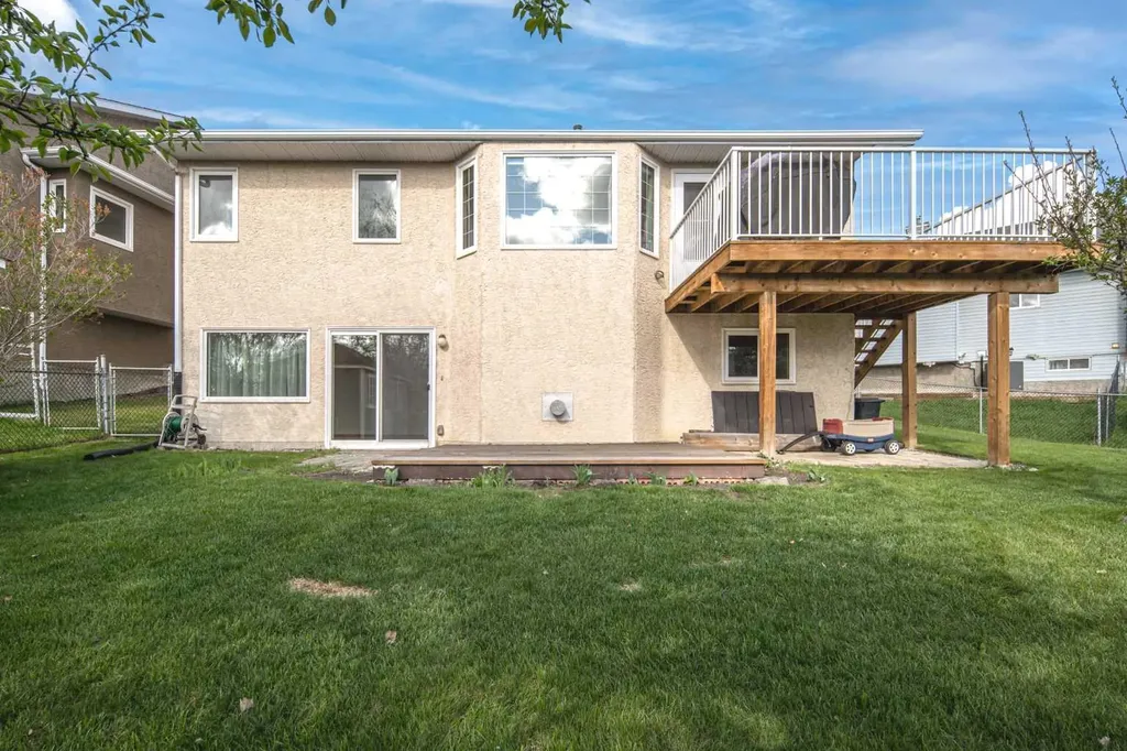149 Sceptre Court NW Calgary AB T3L 1X9