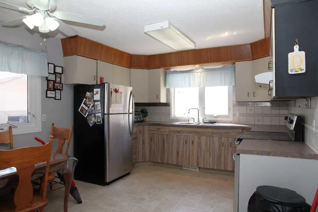 3907 49 Avenue Lloydminster SK S9V 0S1