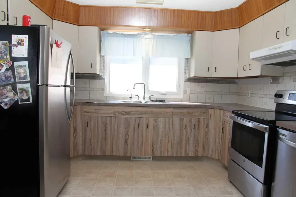3907 49 Avenue Lloydminster SK S9V 0S1