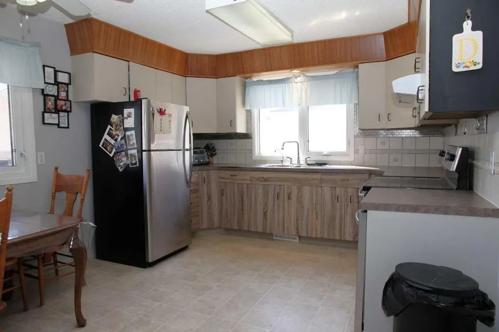 3907 49 Avenue Lloydminster SK S9V 0S1