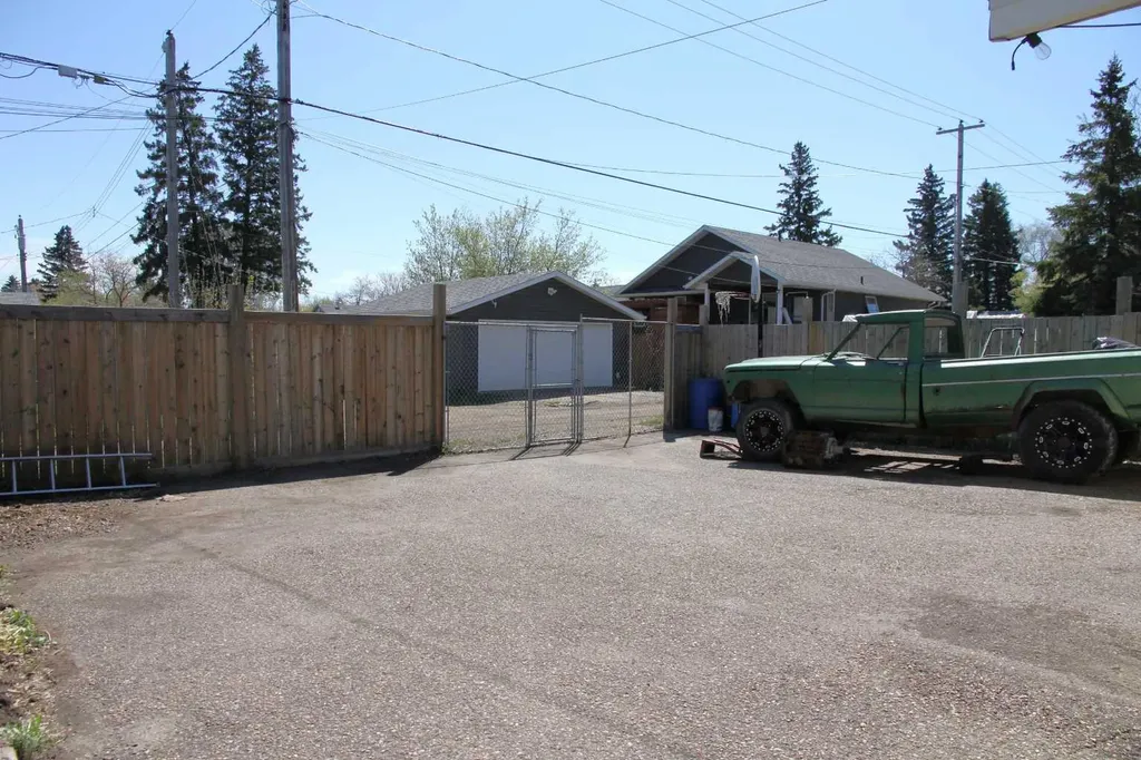3907 49 Avenue Lloydminster SK S9V 0S1