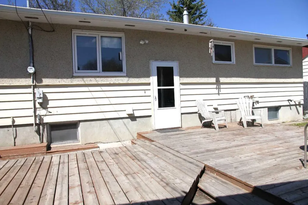 3907 49 Avenue Lloydminster SK S9V 0S1