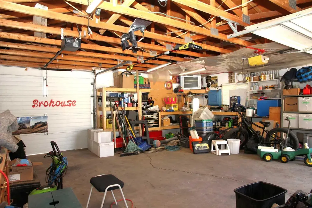 3907 49 Avenue Lloydminster SK S9V 0S1