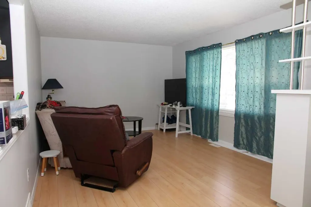 3907 49 Avenue Lloydminster SK S9V 0S1
