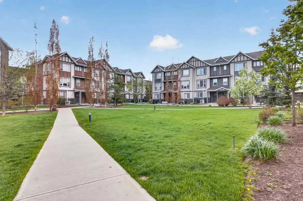 6603 New Brighton Avenue SE Calgary AB T2Z5E5