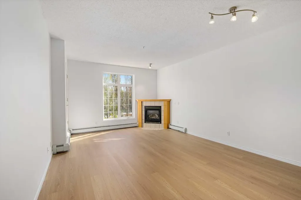 5201 Dalhousie Drive NW Calgary AB T3A 5Y7