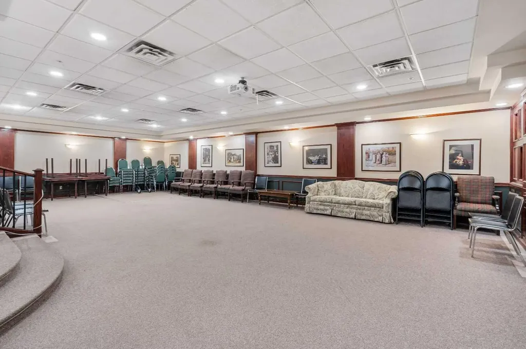 5201 Dalhousie Drive NW Calgary AB T3A 5Y7