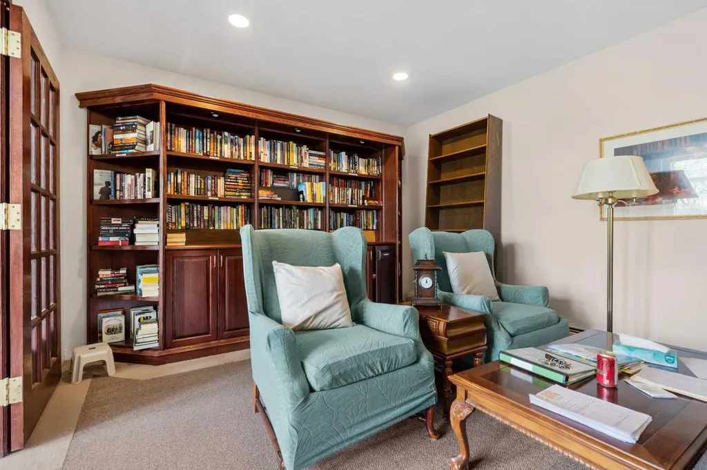 5201 Dalhousie Drive NW Calgary AB T3A 5Y7