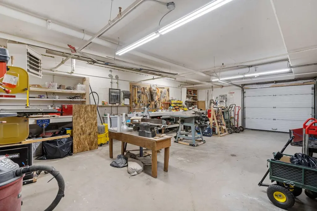 5201 Dalhousie Drive NW Calgary AB T3A 5Y7