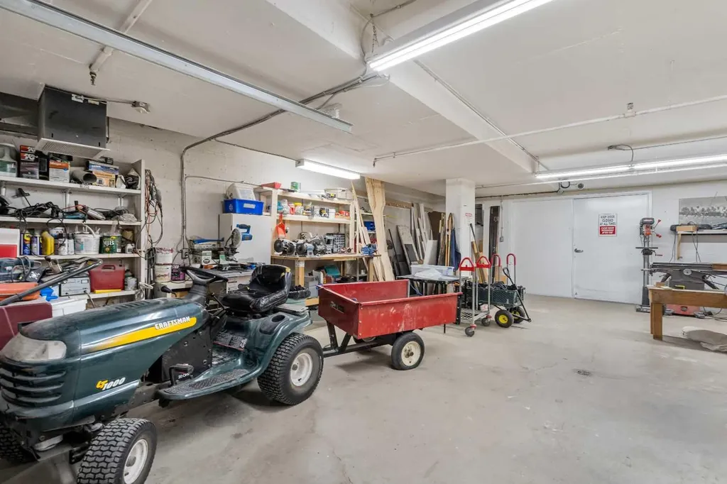 5201 Dalhousie Drive NW Calgary AB T3A 5Y7